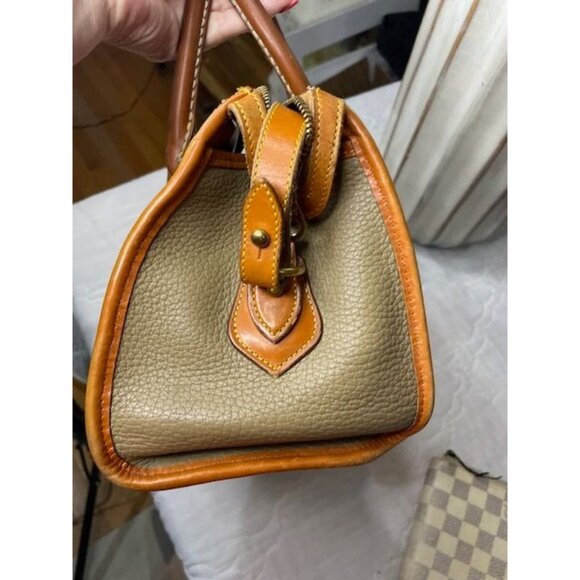 Vintage Dooney & Bourke Tan All-Weather Leather Crossbody Bag - Picture 4 of 6